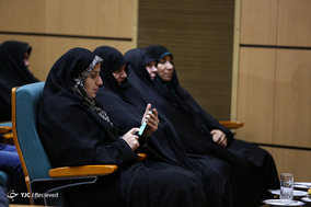 نشست مشترک وزیر دفاع با اعضای فراکسیون دفاع مجلس و تجلیل از خانواده های شهید همدانی و شهید حججی