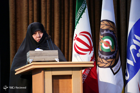 نشست مشترک وزیر دفاع با اعضای فراکسیون دفاع مجلس و تجلیل از خانواده های شهید همدانی و شهید حججی