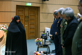 نشست مشترک وزیر دفاع با اعضای فراکسیون دفاع مجلس و تجلیل از خانواده های شهید همدانی و شهید حججی