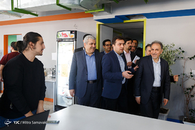 بازدید معاون علمی و فناوری رئیس جمهور و شهردار تهران از استارت آپ ها