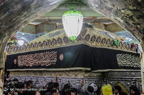 آیین خطبه خوانی و شمع گردانی خادمان حرم حضرت معصومه(س) در قم