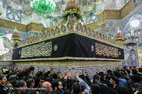 آیین خطبه خوانی و شمع گردانی خادمان حرم حضرت معصومه(س) در قم
