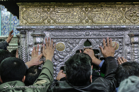 آیین خطبه خوانی و شمع گردانی خادمان حرم حضرت معصومه(س) در قم