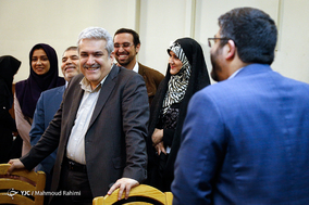بازدید سورنا ستاری معاون علمی و فناوری رئیس جمهور از باشگاه خبرنگاران جوان