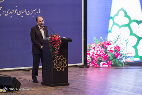 نشست شهردار تهران با رهبران ادیان توحیدی و جمعی از چهره های برجسته اقلیت های مذهبی