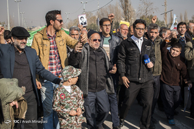 راهپیمایی نمازگزاران تهرانی در محکومیت اغتشاشات اخیر