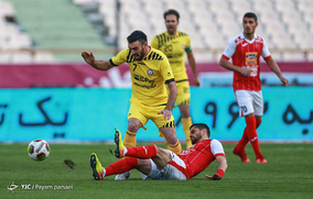 دیدار تیم های فوتبال پرسپولیس و نفت تهران