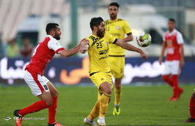 دیدار تیم های فوتبال پرسپولیس و نفت تهران