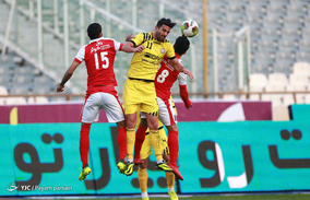 دیدار تیم های فوتبال پرسپولیس و نفت تهران