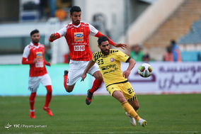دیدار تیم های فوتبال پرسپولیس و نفت تهران