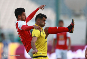 دیدار تیم های فوتبال پرسپولیس و نفت تهران