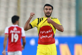 دیدار تیم های فوتبال پرسپولیس و نفت تهران