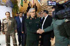 بازدید سرلشکر باقری از نمایشگاه دستاوردهای بنیاد حفظ آثار و نشر ارزش‌های دفاع مقدس