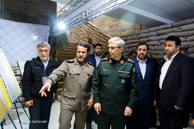 بازدید سرلشکر باقری از نمایشگاه دستاوردهای بنیاد حفظ آثار و نشر ارزش‌های دفاع مقدس