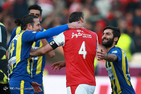 دیدار تیم های فوتبال پرسپولیس و گسترش فولاد