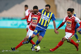 دیدار تیم های فوتبال پرسپولیس و گسترش فولاد