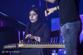 کنسرت امیرعباس گلاب در سی و سومین جشنواره موسیقی فجر
