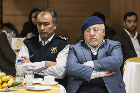 نشست شهردار تهران با خانواده قهرمانان حادثه ساختمان پلاسکو
