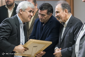نشست شهردار تهران با خانواده قهرمانان حادثه ساختمان پلاسکو