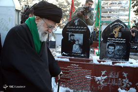 حضور رهبر معظم انقلاب در مرقد مطهر امام راحل و گلزار شهدای بهشت زهرا(س)