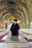 حضور رهبر معظم انقلاب در مرقد مطهر امام راحل و گلزار شهدای بهشت زهرا(س)