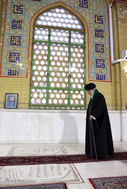 حضور رهبر معظم انقلاب در مرقد مطهر امام راحل و گلزار شهدای بهشت زهرا(س)