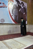 حضور رهبر معظم انقلاب در مرقد مطهر امام راحل و گلزار شهدای بهشت زهرا(س)