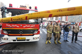 حضور شهردار تهران در محل آتش سوزی ساختمان اداری خیابان ولیعصر