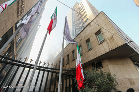 حضور شهردار تهران در محل آتش سوزی ساختمان اداری خیابان ولیعصر