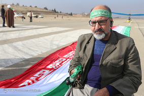 اهتزاز پرچم ایران بر فراز آسمان پایتخت