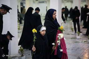 غبارروبي گلزار مطهر شهداي مدفون در حرم مطهر امام رضا (ع)