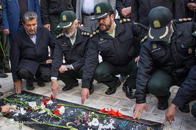 غبار روبي گلزار مطهر شهدا در همدان به مناسبت دهه فجر