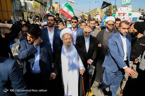 حضور آیت الله مکارم شیرازی در راهپیمایی 22 بهمن 96
