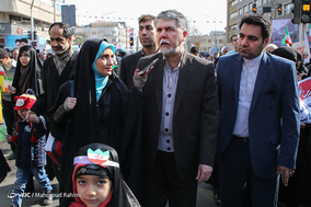 حضور سیدعباس صالحی وزیر فرهنگ و ارشاد اسلامی در راهپیمایی 22 بهمن 96