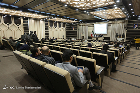 نشست بررسی دستاوردهای قرآنی انقلاب اسلامی