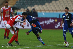 دیدار تیم های فوتبال پرسپولیس و استقلال خوزستان