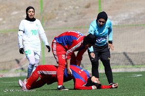 دیدار بین دو تیم فوتبال بانوان پارس جنوبی جم و ذوب آهن اصفهان