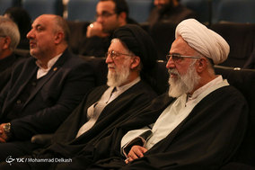 آیین رونمایی از مصحف شریف به نیابت از شهدای مدافع حرم