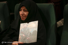 آیین رونمایی از مصحف شریف به نیابت از شهدای مدافع حرم