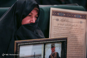 آیین رونمایی از مصحف شریف به نیابت از شهدای مدافع حرم