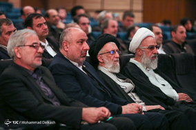 آیین رونمایی از مصحف شریف به نیابت از شهدای مدافع حرم