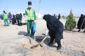 مراسم هفته درختکاری با حضور خانواده های معظم شهدا و ایثارگران