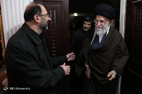 حضور رهبر انقلاب در منزل شهید محمدحسین حدادیان