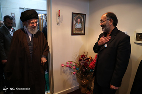 حضور رهبر انقلاب اسلامی در منزل شهید بایرامی از شهدای ناجا