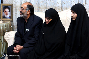 حضور رهبر انقلاب اسلامی در منزل شهید بایرامی از شهدای ناجا