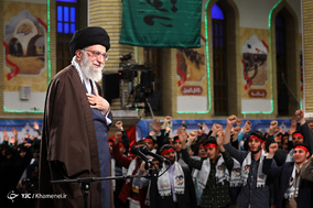 دیدار جمعی از جوانان و نوجوانان عازم اردوهای راهیان نور با رهبر معظم انقلاب