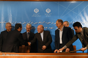امضای قراردادهای پژوهشی اکتشاف بین شرکت ملی نفت ایران با 5 دانشگاه داخلی