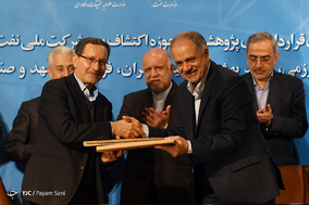 امضای قراردادهای پژوهشی اکتشاف بین شرکت ملی نفت ایران با 5 دانشگاه داخلی