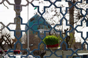 غبارروبی مزار درگذشتگان در آخرین پنجشنبه سال در امام زاده طاهر کرج