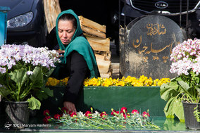 غبارروبی مزار درگذشتگان در آخرین پنجشنبه سال در امام زاده طاهر کرج